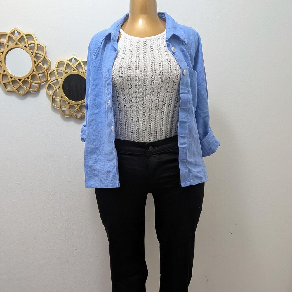 Universal Thread Light Blue Relaxed Button Down Shirt Women's Medium